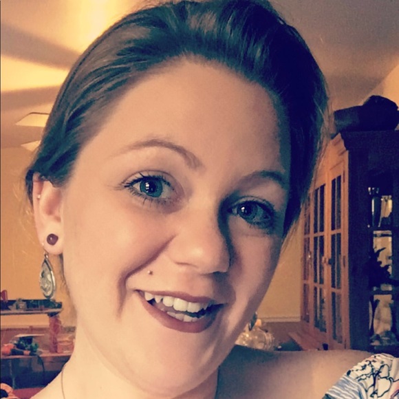 Meet your Posher, Stephanie - Picture 1 of 1